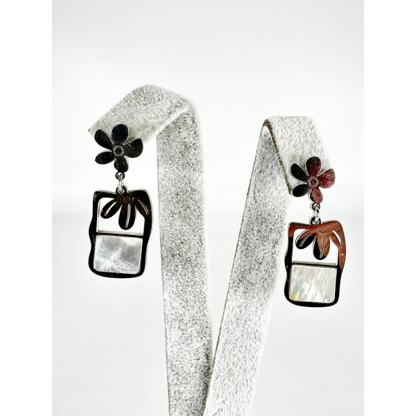 Gümüş Sedefli Çiçek Detaylı Küpe